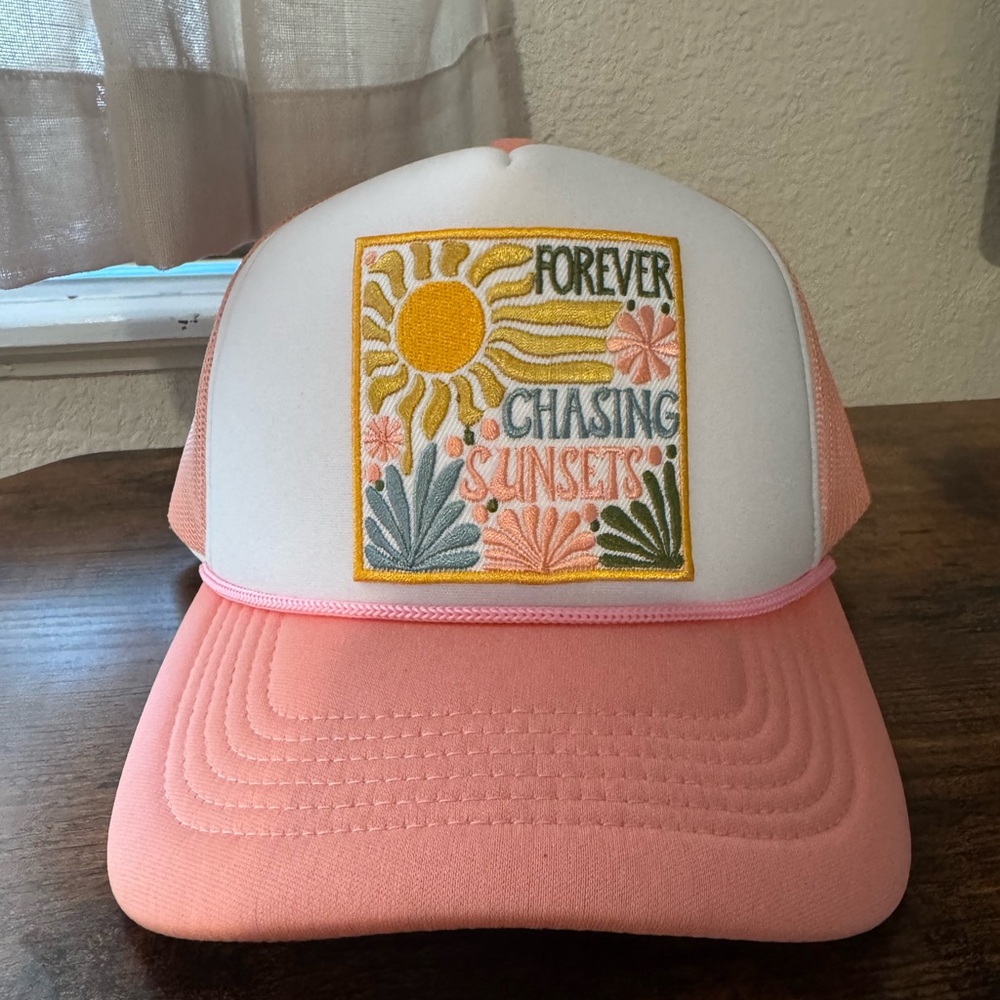💥BRAND NEW- Peachy pink and White Trucker Hat with Embroidered Design